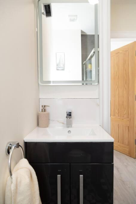 Unit 2 Island View Apartments With Stunning Harbour View Cobh Exterior foto